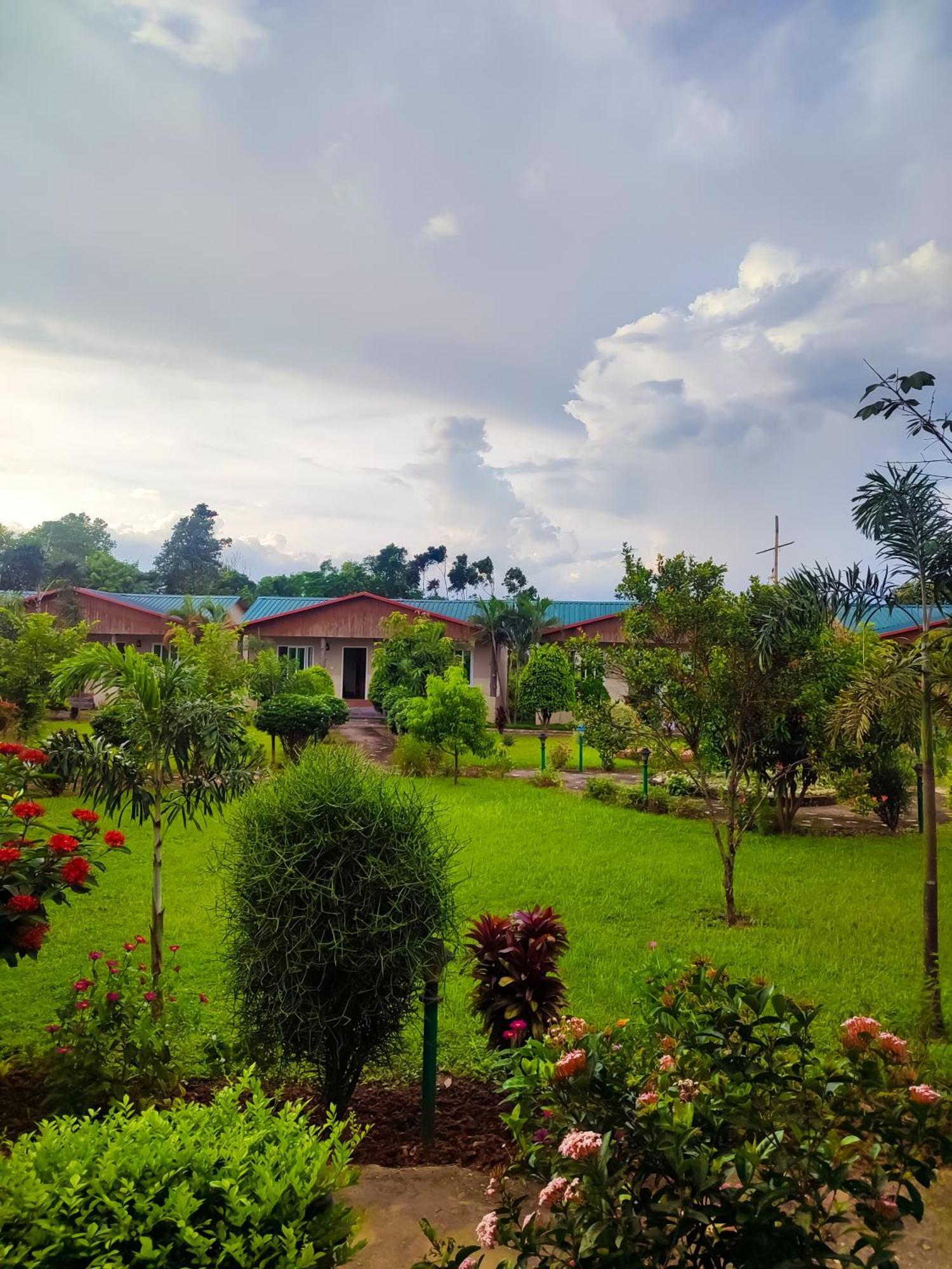 Greenland Safari, Sauraha Bagian luar foto