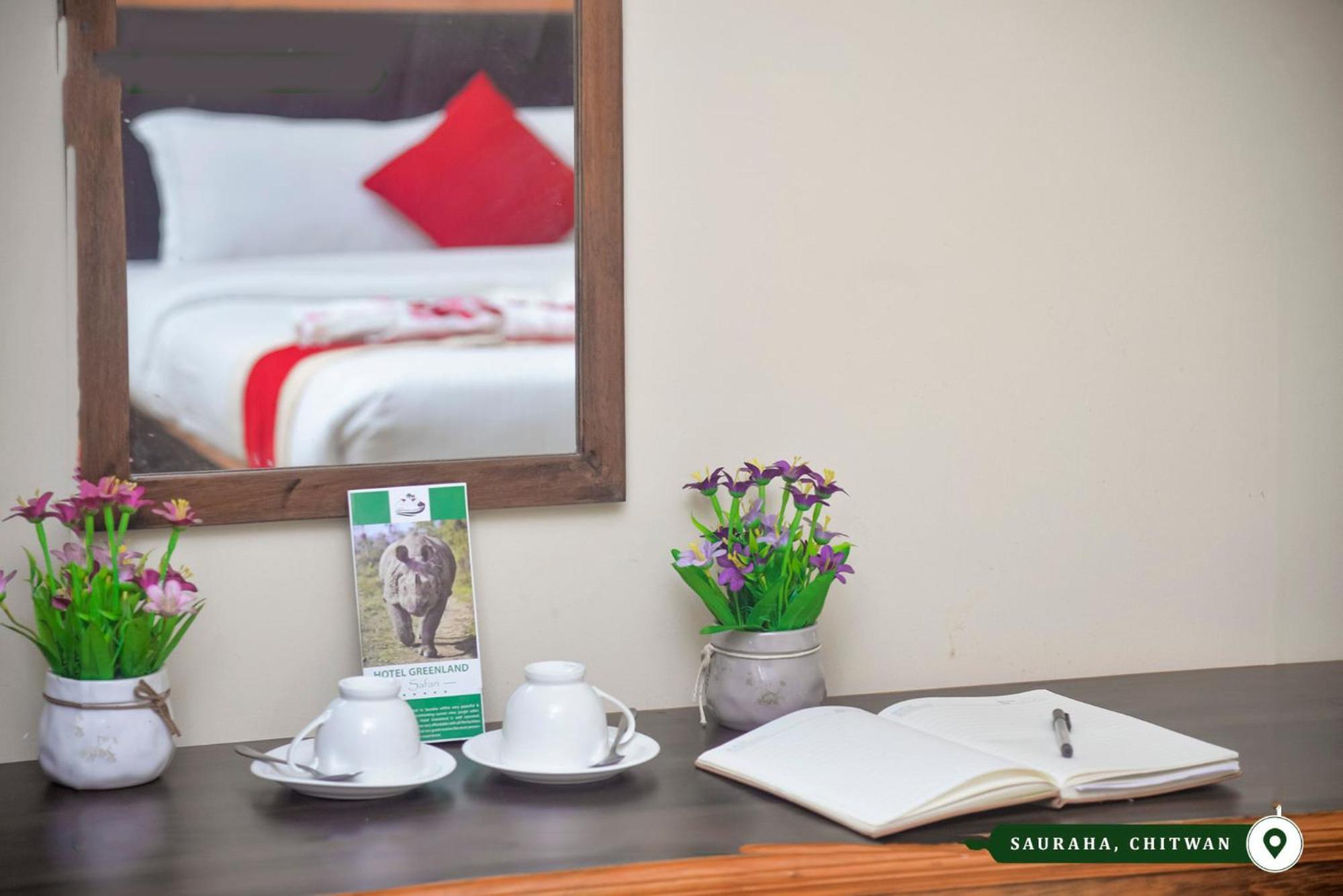 Greenland Safari, Sauraha Bagian luar foto